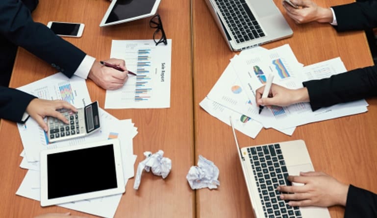 role of a procurement manager in facilities